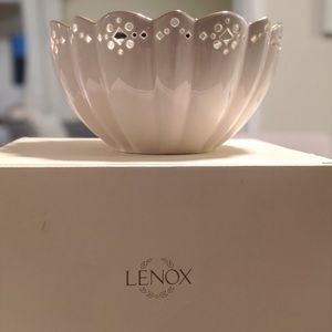 LENOX Linen & Lace centerpiece Bowl